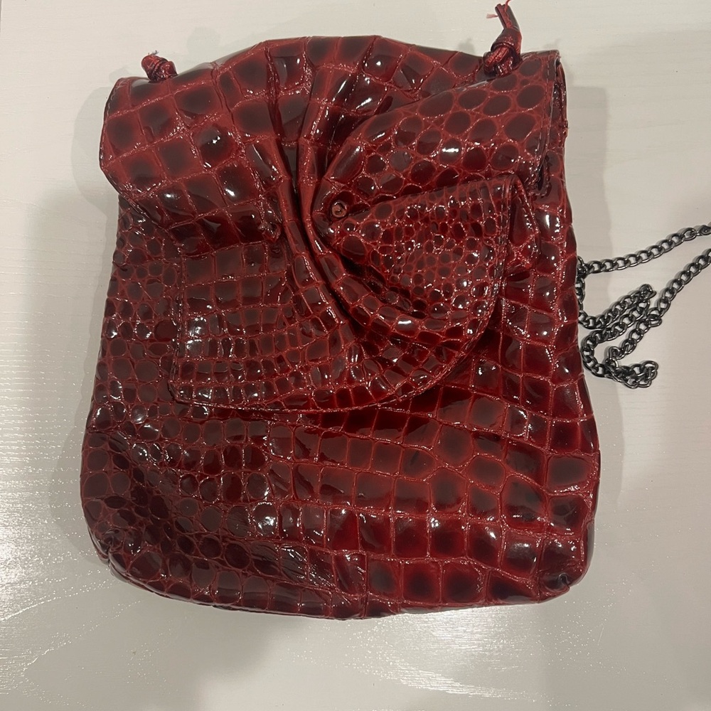 NWOT Liza ganz dark red croc chain crossbody. Zipper and flap. Patent leather